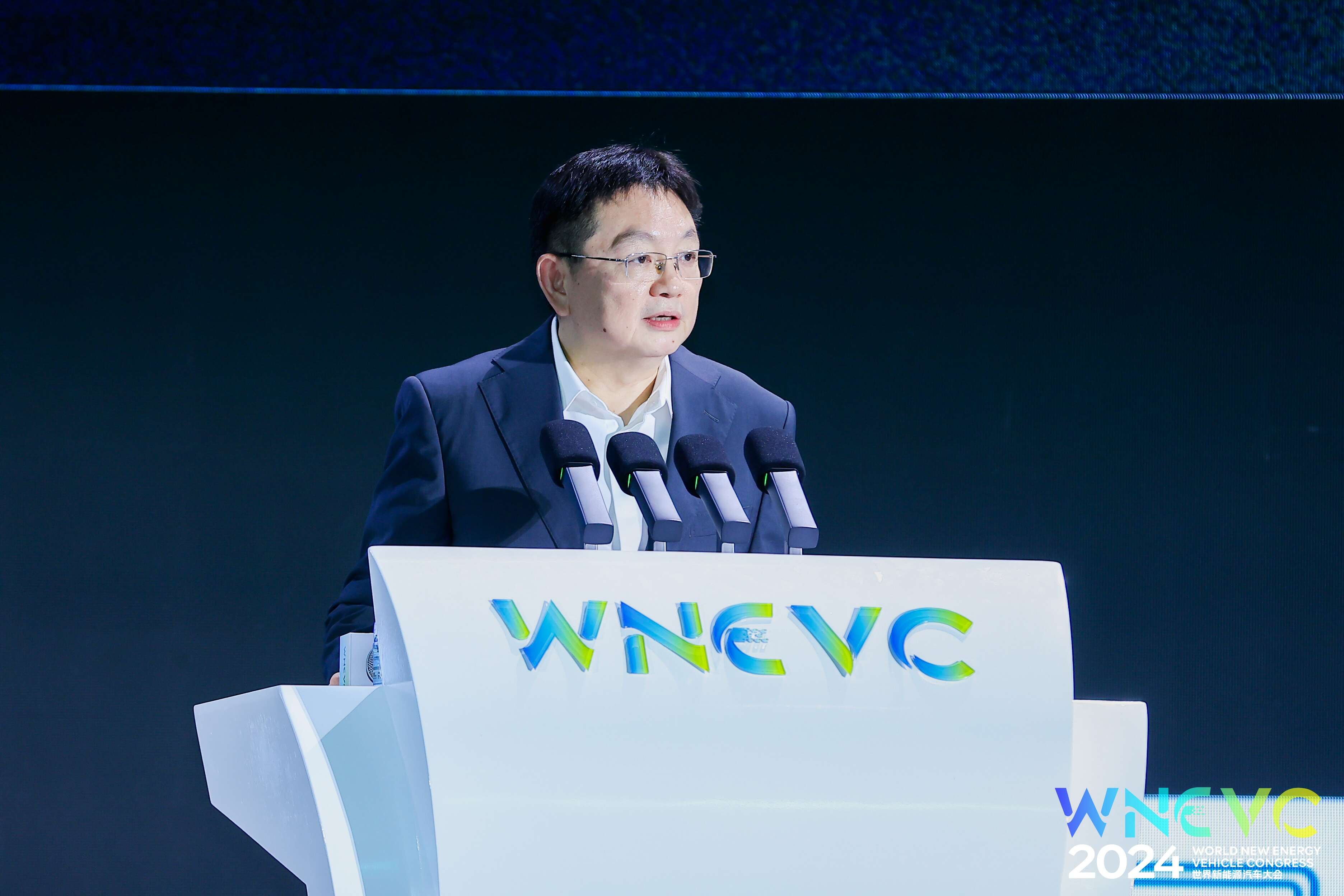 WNEVC 2024|商务部副部长兼国际贸易谈判副代表凌激出席世界新能源汽车大会并致辞
