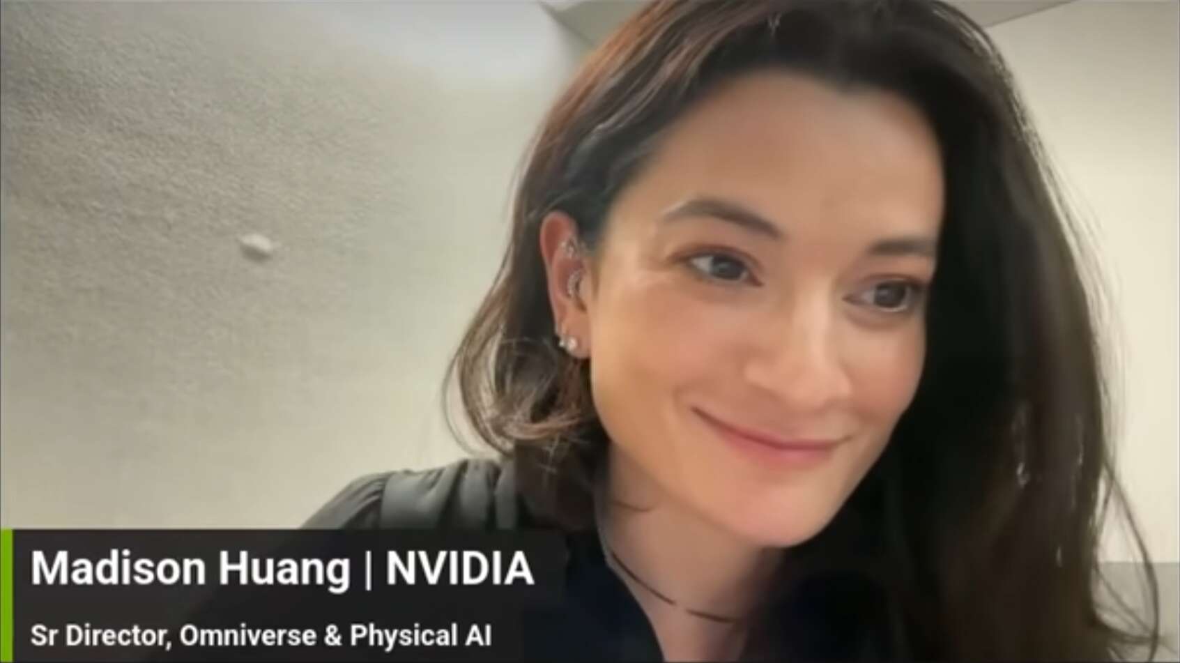 黄仁勋之女首秀不谈芯片谈仿真，与李飞飞隔空呼应，英伟达下一盘“物理AI”大棋