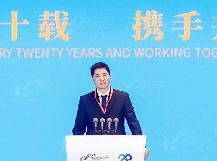 【高层峰会】飞书制造业大客户副总裁孙昊天：内外融合，飞书“四看”助力汽车产业