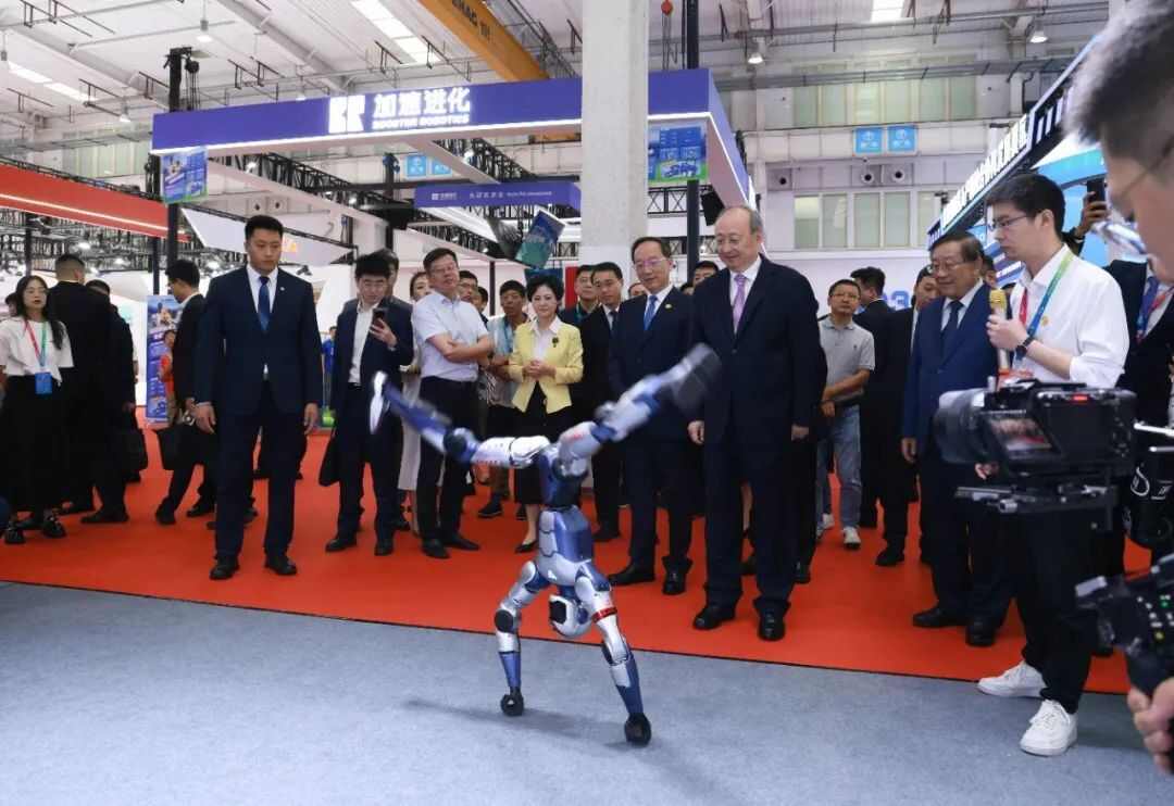 物理AI浪潮已至：从世界机器人大会看“具身智能”的感官基石